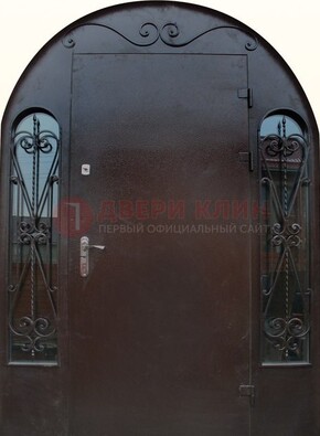 Арочная дверь со стеклом и ковкой ДА-16 под старину в Туле