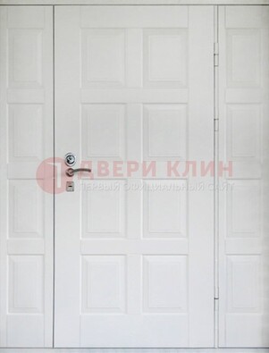 Белая входная дверь для коттеджа с МДФ ДМ-536 в Туле