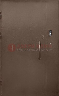 Коричневая металлическая подъездная дверь ДПД-2 в Туле