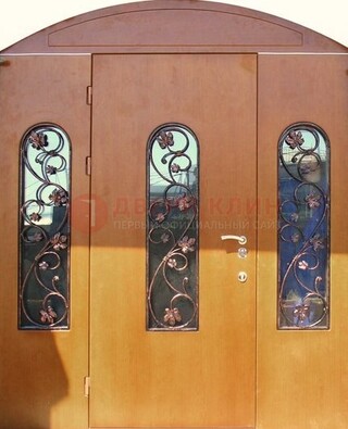 Парадная дверь со стеклянными вставками и ковкой ДПР-28 в общественное здание в Туле