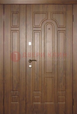 Двухстворчатая коричневая парадная дверь ДПР-48 в Туле