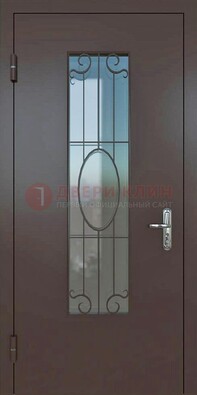 Коричневая наружная железная дверь со стеклом и ковкой ДСК-100 в Туле