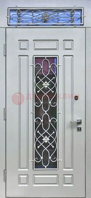 Белая железная дверь со стеклом и ковкой с верхней фрамугой ДСК-112 в Туле