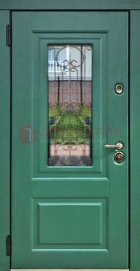 Зеленая металлическая дверь со стеклом и ковкой ДСК-113 в Туле