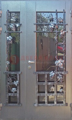 Распашная уличная дверь Порошок со стеклом и ковкой ДСК-221 в Туле