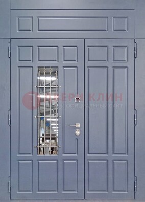 Серая двухстворчатая дверь Винорит со стеклом и ковкой ДСК-234 RAL 7024 в Туле