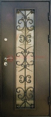 Входная дверь Дверь со стеклом и ковкой черного цвета ДСК-76 для веранды в Туле