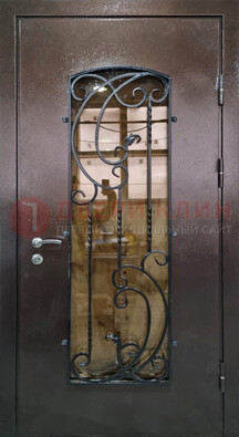 Металлическая дверь со стеклом и ковкой ДСК-95 для магазина в Уфе