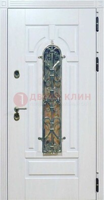 Белая остекленная металлическая дверь с ковкой ДСК-98 в Туле