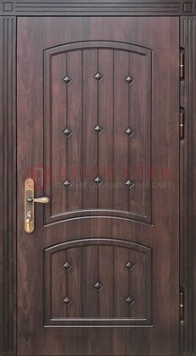 Коричневая уличная дверь с виноритом для дома ДВТ-235 в Туле