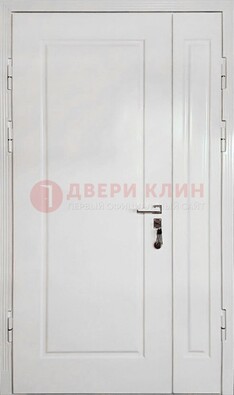 Полуторная металлическая дверь с МДФ в белом цвете ПЛ-24 в Туле
