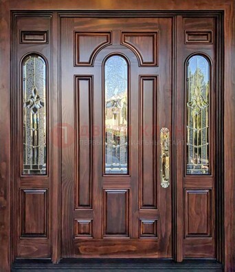 Железная классическая дверь с массивом дуба и витражом ВЖ-18 в Туле