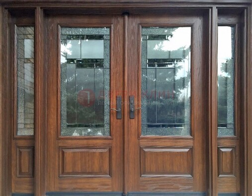 Распашная стальная дверь с массивом с витражом и фрамугами ВЖ-21 в Туле